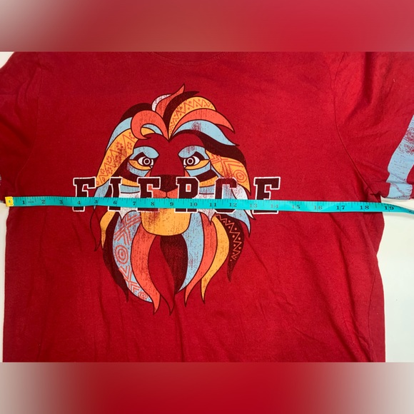 Disney Lion King Mufasa Fierce Red Varsity Shirt red distressed tee - Picture 6 of 11
